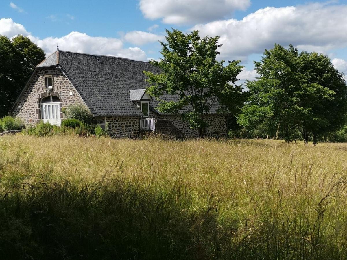 Maison d'Hôtes La Grange Salers Exterior foto