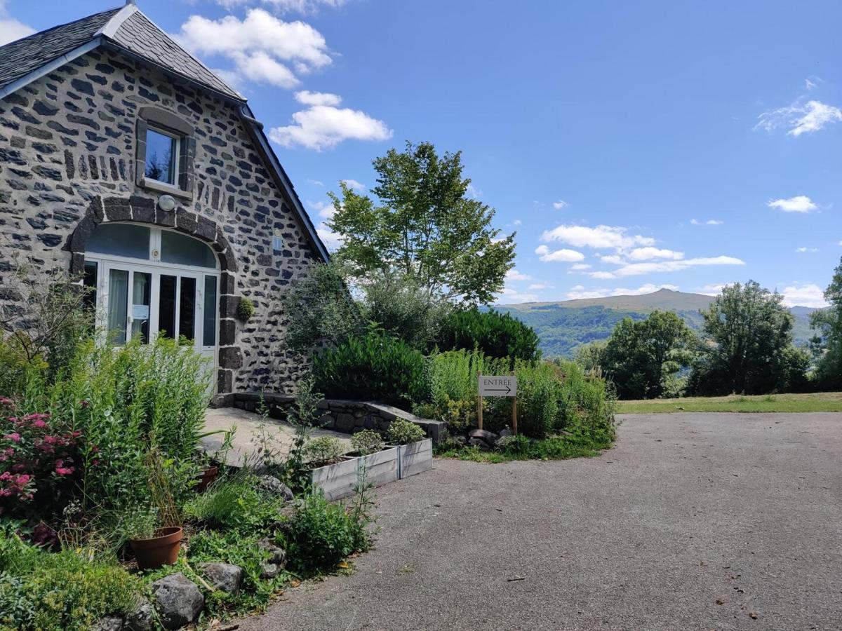 Maison d'Hôtes La Grange Salers Exterior foto