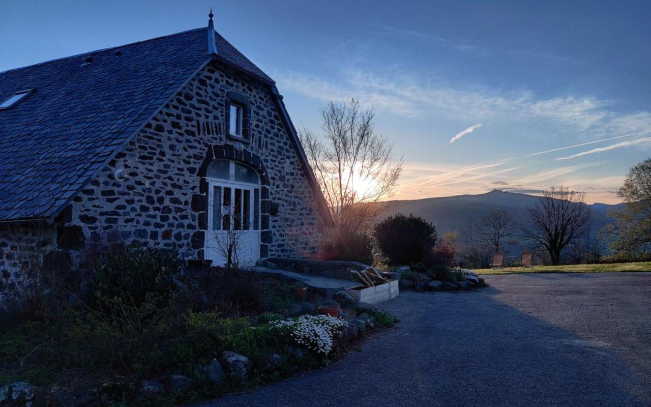 Maison d'Hôtes La Grange Salers Exterior foto