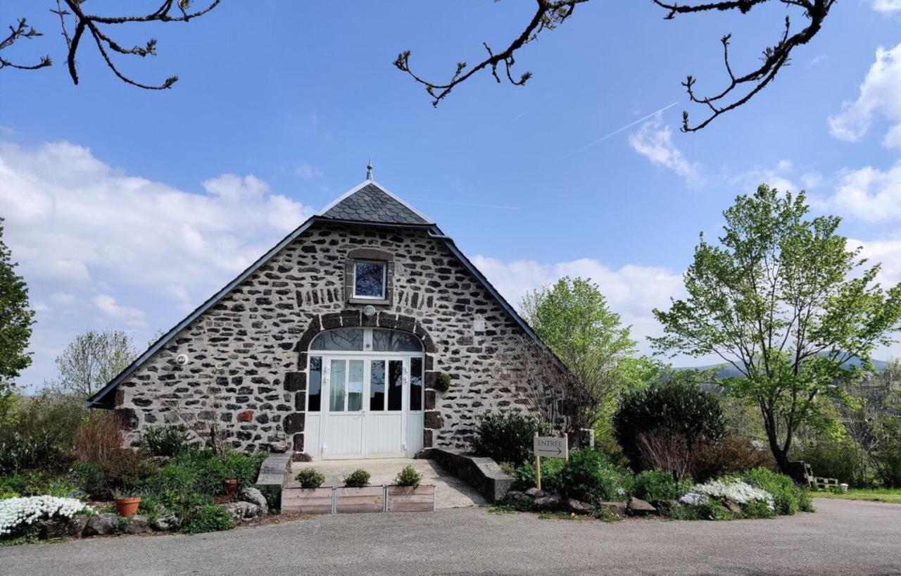 Maison d'Hôtes La Grange Salers Exterior foto